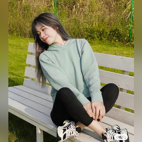 Lululemon Loungeful Cropped Hoodie
Silver Blue - Picture 5 of 10